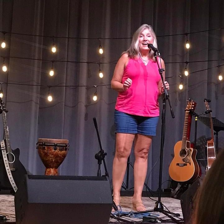 Donna Beering sings on stage at a SAMI workshop