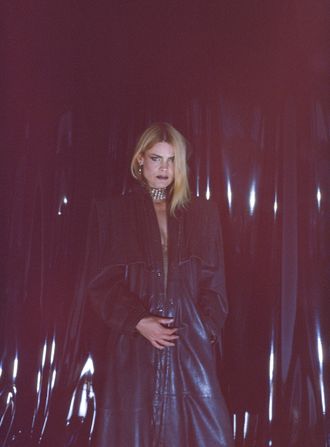 Press Shot Jennifer Touch by Pilar Ghost