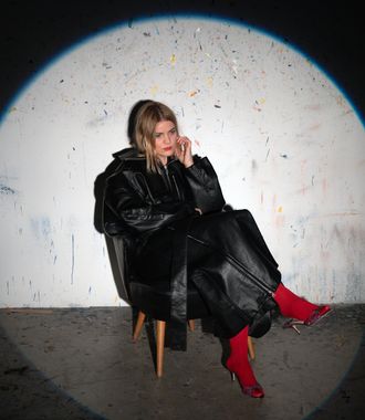 Press Shot Jennifer Touch by Nea Gumprecht