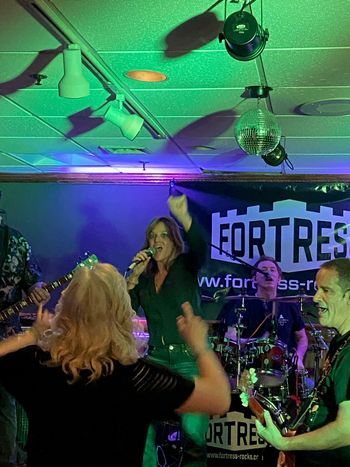 Special guest singer Sue thrills the crowd with "I Love Rock & Roll"
