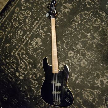 Fender Aerodyne Bass w/ Nordstrand vintage pups
