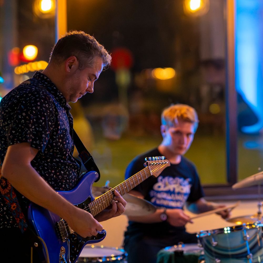Outta Coentro band playing live. Wendell playing guitar and Jack playing drums.