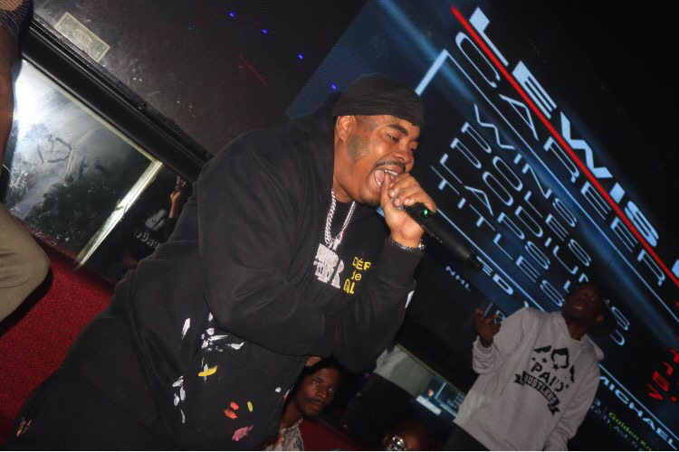 YG Kash performing live