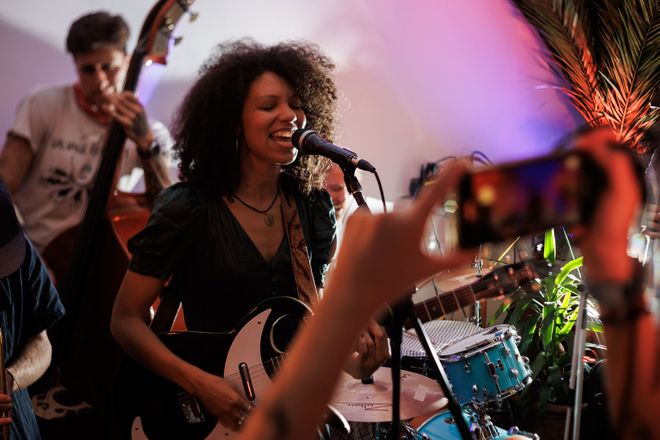Jasmine performing a live concert