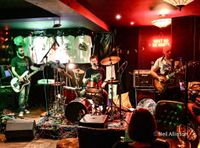 Dead Tenant live @ the Whip & Kitten with support from Tragicomics