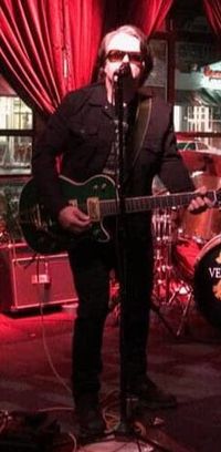 Vertigo Zoo @ the Tractor with Queen Mother