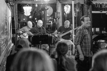 A Wonderful show at the Mountain Top Tap Room, Flagstaff, AZ.  Thanks to everyone who turned up for our show!
