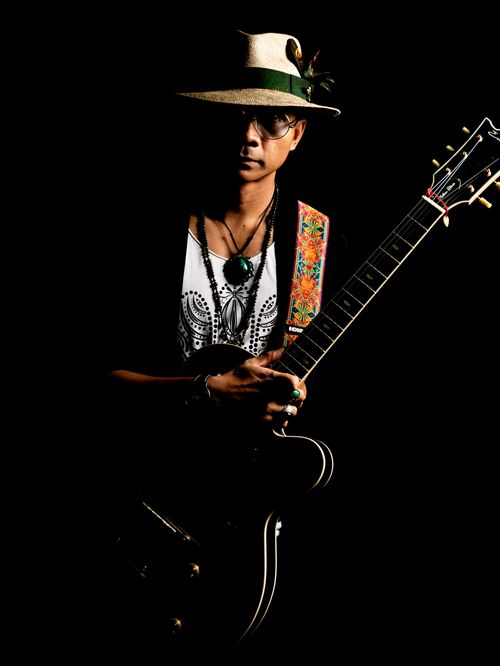 Yat Mellow Blues is a jazz and blues pop cafe guitarist with laid-back beach vibes.