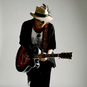 Yat Mellow Blues is a jazz and blues pop cafe guitarist with laid-back beach vibes.