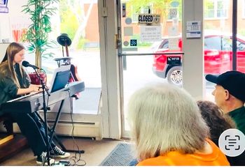 Memorable moment from our recent student spotlight recital in which my teen piano student rocked the mic and piano singing her favorite pop songs!

