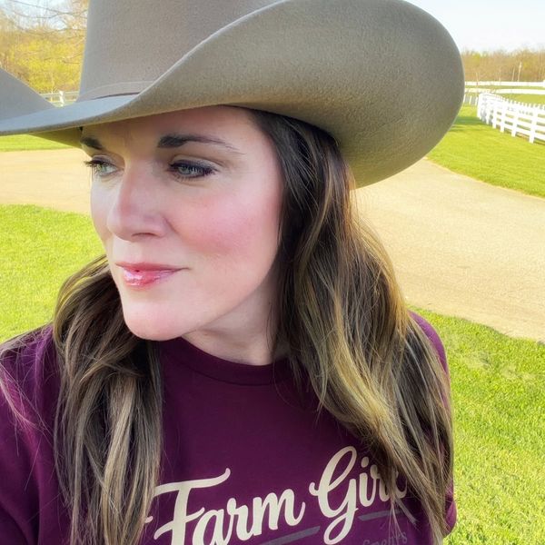 NEW FARM GIRL T-Shirts (Maroon)