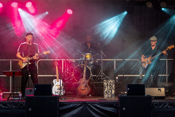 Ro's Blue - at Zolli on stage
