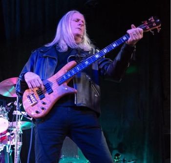 Kevin Davis - Bass, Vocals

From Fort Worth, Texas


Played with rock bands "Blackhorse" and "The Cauze"
Currently plays with "Incognito"
Besides Point Blank, Kevin's musical interests include the Beatles, Led Zeppelin, Black Sabbath, Yes and Rush


