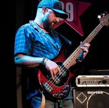 Jeff Dawson - Bass Guitar & Backing Vocals
