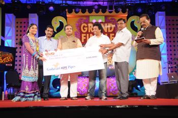 Sarvepalli Sreya was the 2nd Prize Winner of Paadutha Theeyaga Series 8
