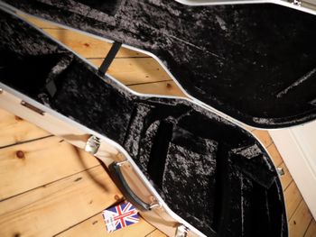 Hiscox Passionflower design guitar case Jon Gomm raffle prize, internal view
