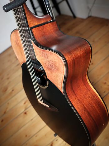 Ibanez JGM10 guitar Jon Gomm raffle prize

