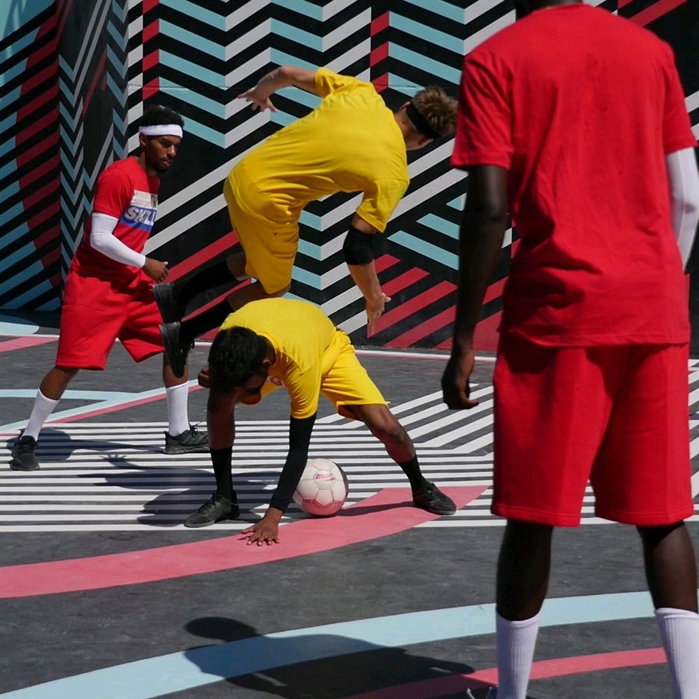 Break dance side flip ! Street Soccer Gat Skillz Show 