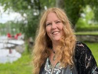 Kay Francis Hosts Open Mic on the Lake
