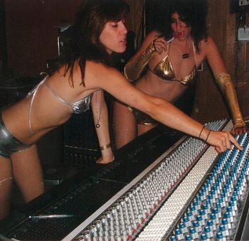 Peaches Mixing
