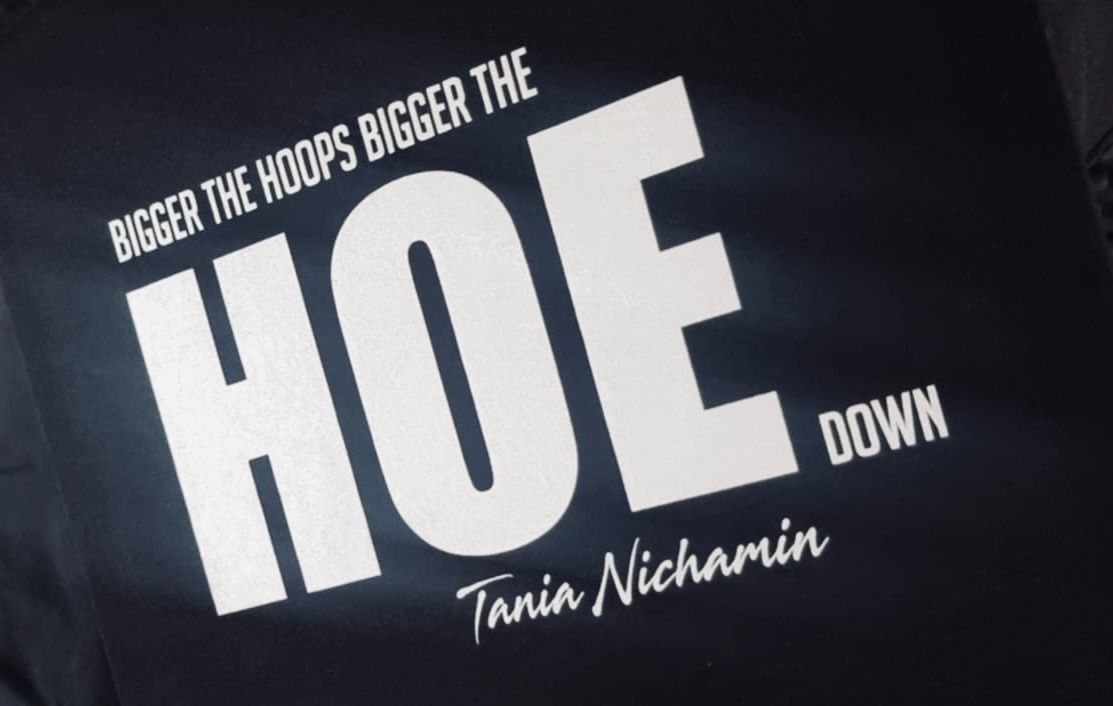 Bigger The Hoops, Bigger The HOE - Down T-shirt