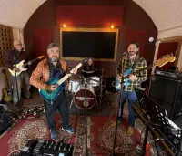 Dom Reynolds & D'Band Plays Party Hits! Do not miss! Free entry!