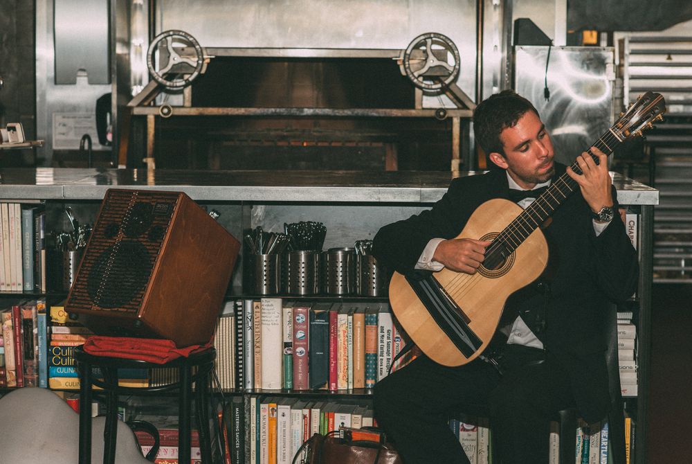 live classical and spanish guitar music for private and corporate events, weddings, in and around portland oregon and the pacific northwest